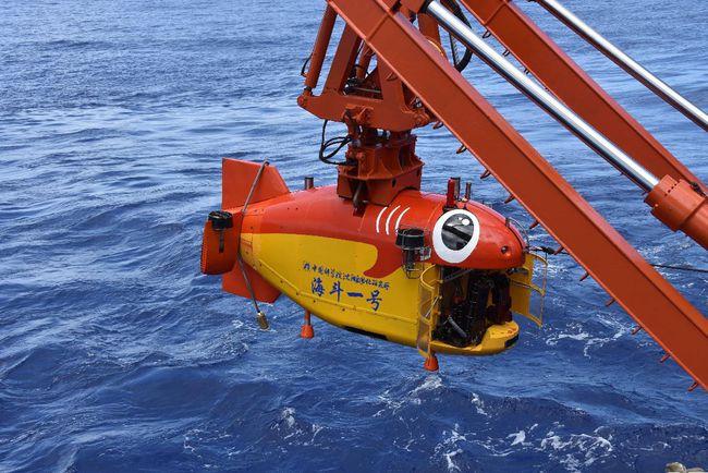 全球仅有一艘：排水量6000吨常年隐藏在2000米的深海(图1)