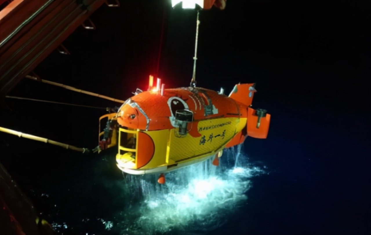 在中国深海捕捉宇宙“幽灵信使”(图1)