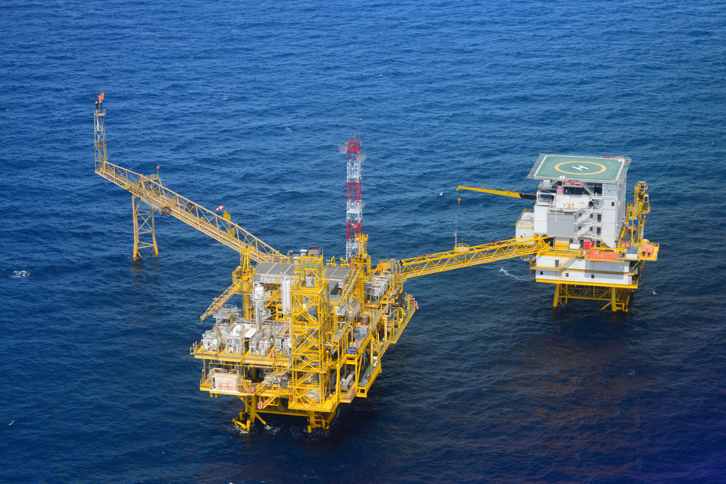 美-亚航线运油成本飙至天价：租一艘超级油轮要2900万美元(图1)