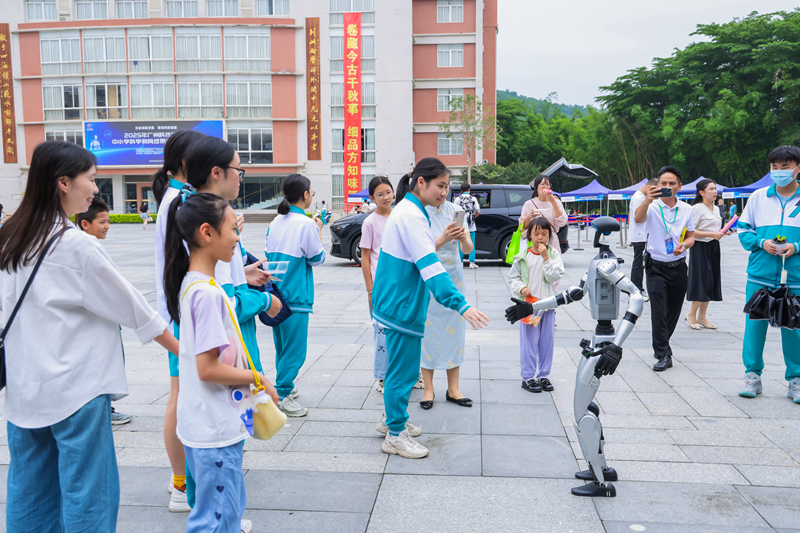 贝类抓取、网衣清理……水下机器人为海洋牧场“解忧”(图1)