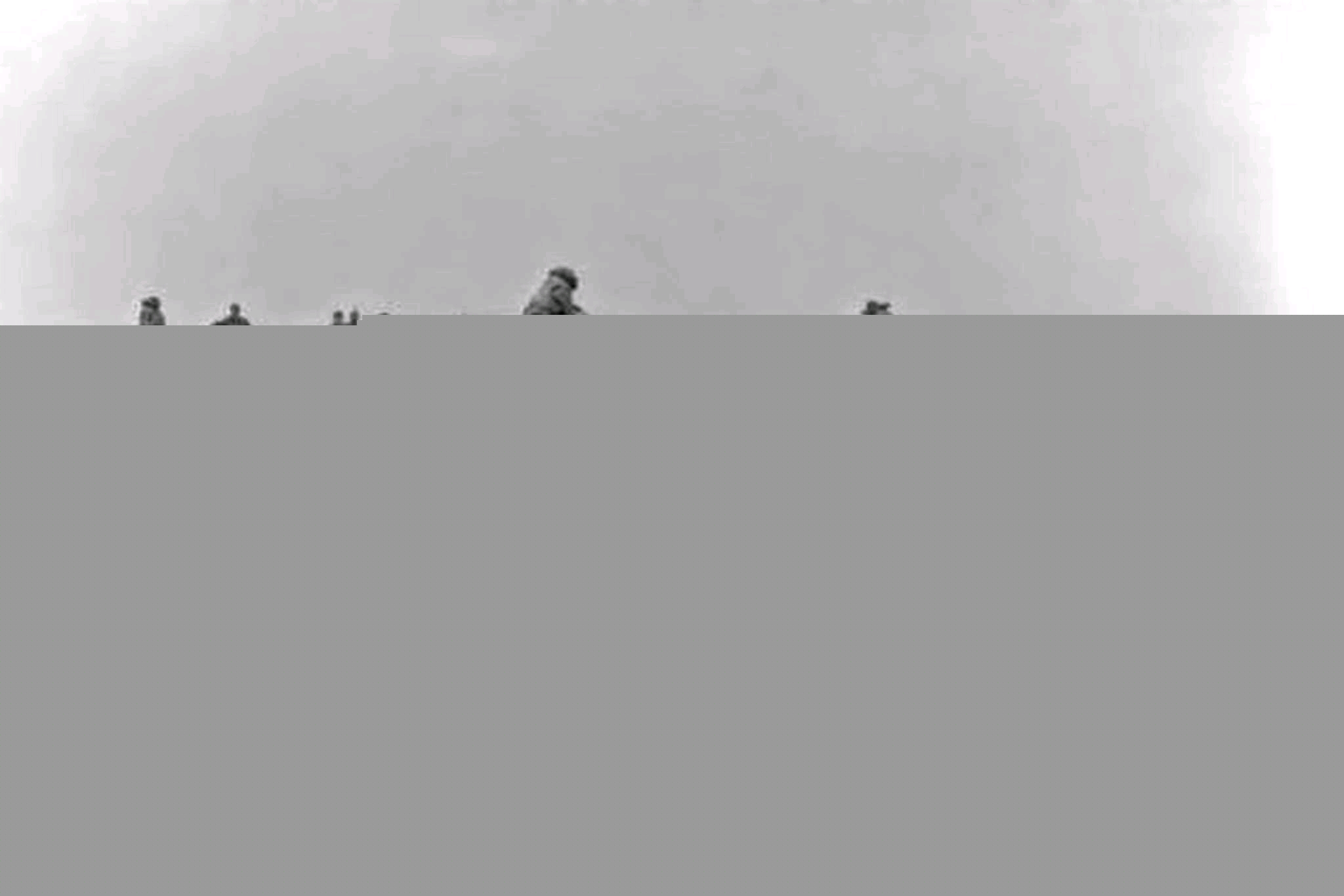 中油海钻井平台胜利工区就位(图1)